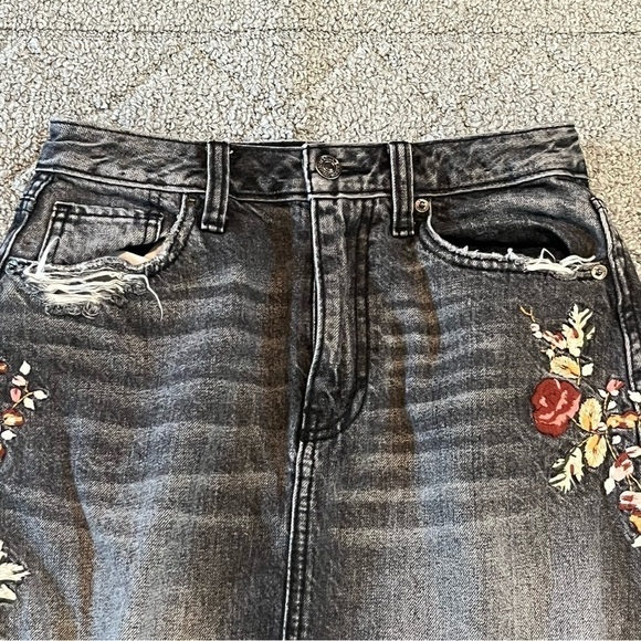 Abercrombie & Fitch Skirt Womens Size 26 Black Embroidered Floral Denim Jean - Picture 2 of 9